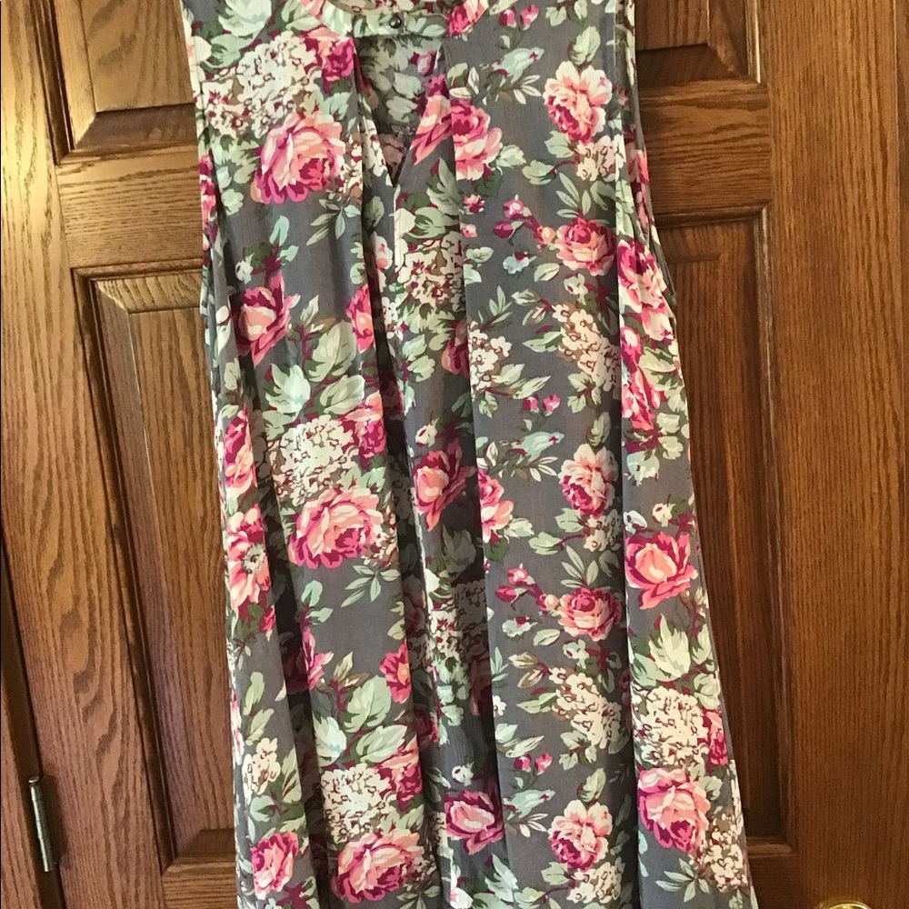 Woman’s UMGEE gray flowered large dress